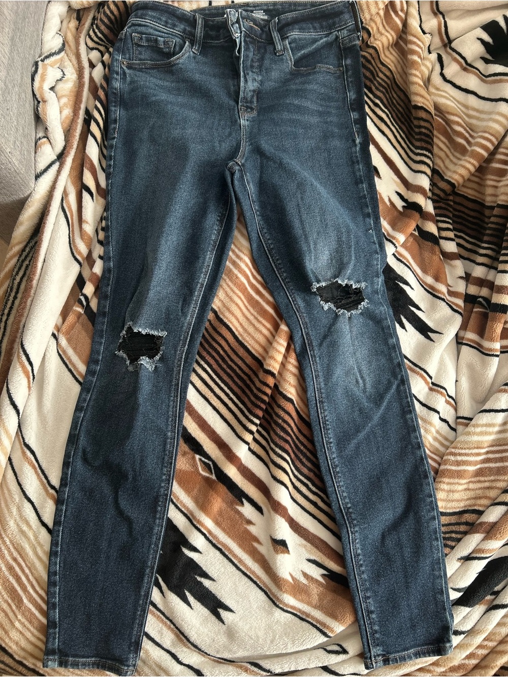 Old Navy Rockstar Super-Skinny Distressed Jeans Size 6